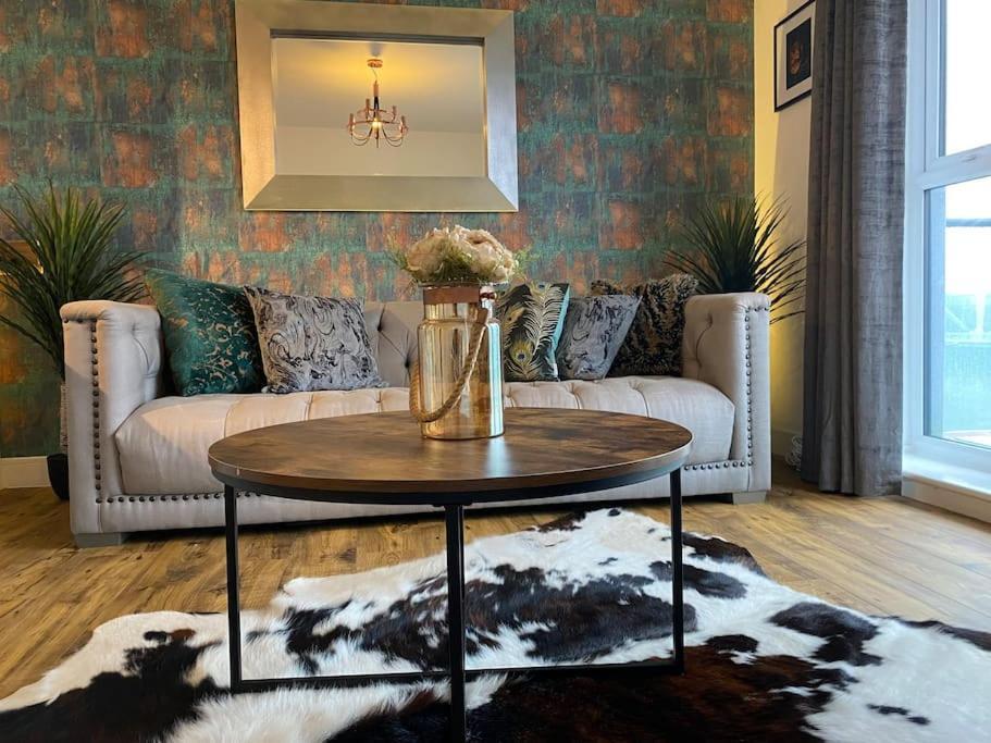 Luxury Riverfront Apartment Newport  Bagian luar foto