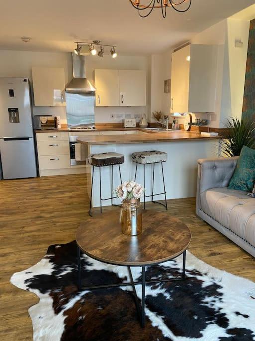 Luxury Riverfront Apartment Newport  Bagian luar foto