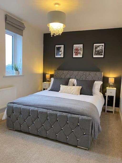 Luxury Riverfront Apartment Newport  Bagian luar foto