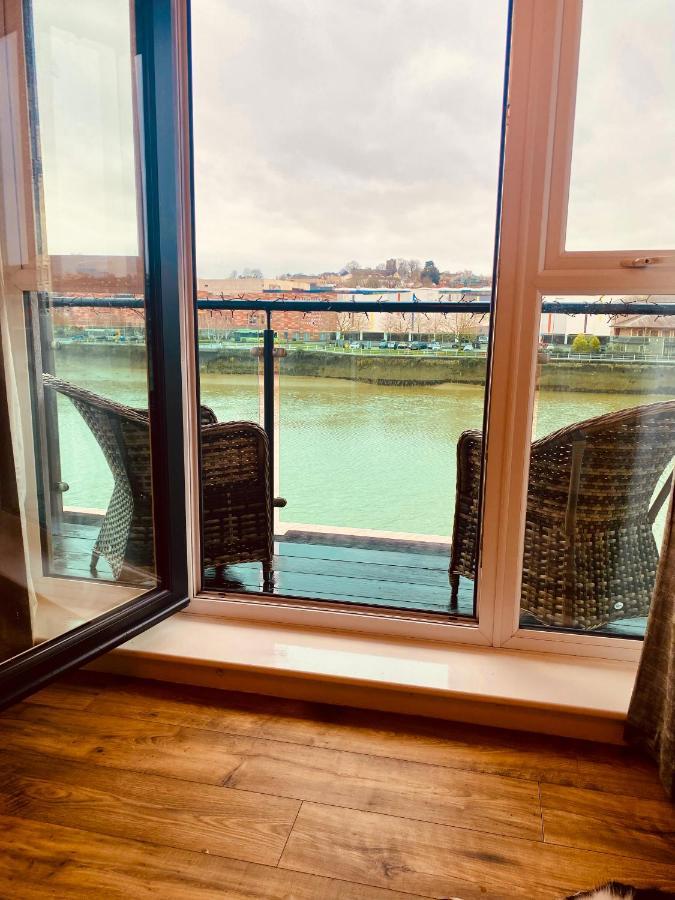 Luxury Riverfront Apartment Newport  Bagian luar foto